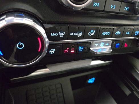 Used 2024 Ford F250 Platinum image 26