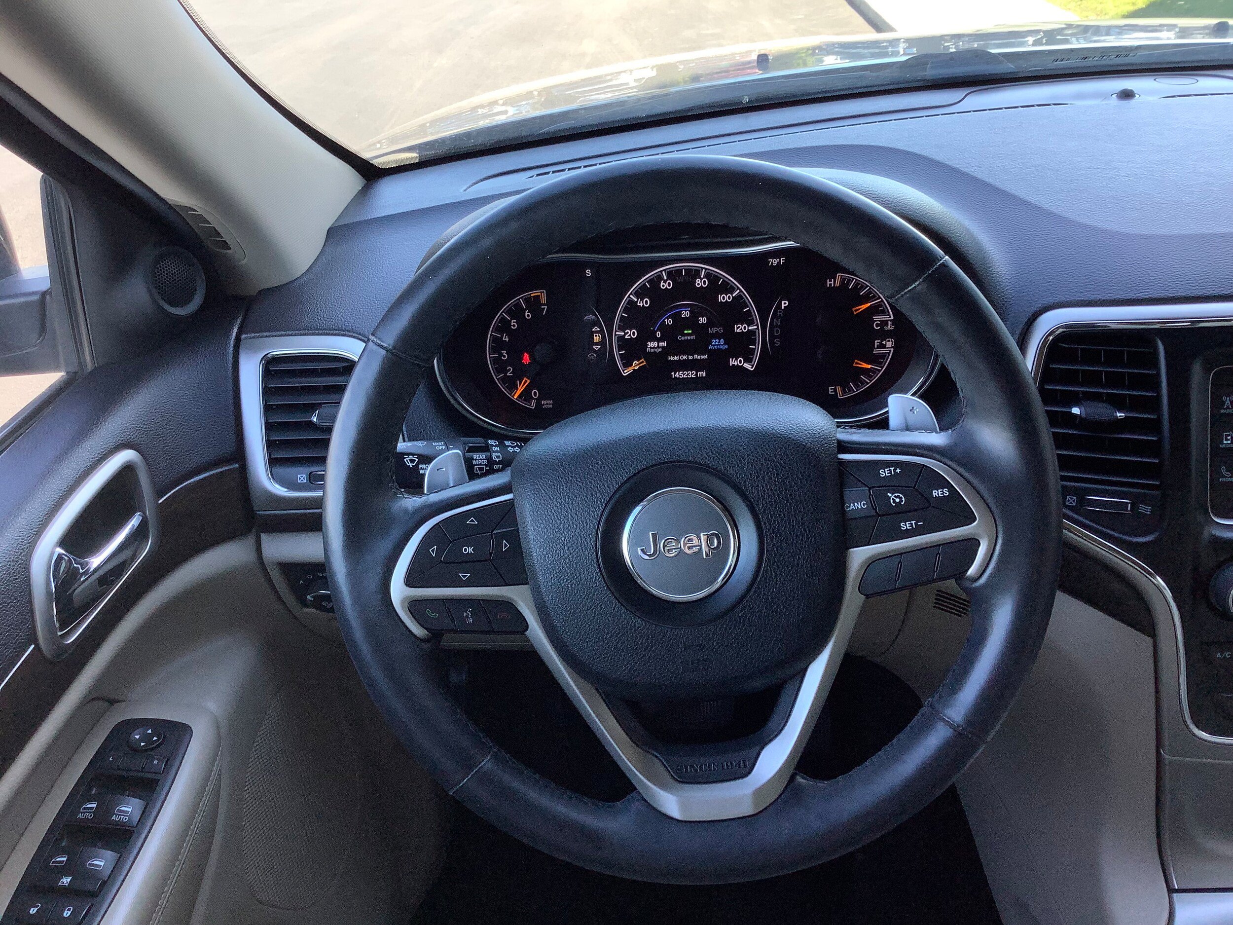 Used 2014 Jeep Grand Cherokee Laredo w/ All Weather Capability Group AWD/4WD image 8