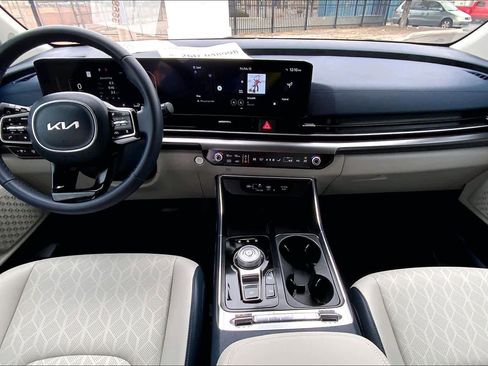 Used 2026 Kia Carnival SX w/ SX Dark Edition Package image 13