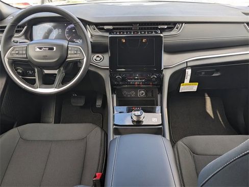 New 2025 Jeep Grand Cherokee Laredo w/ Luxury Tech Group I image 14