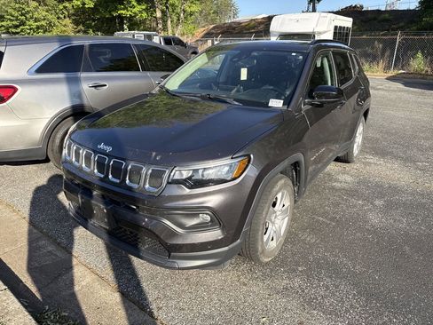Used 2022 Jeep Compass Latitude w/ Sun and Sound Group FWD image 21