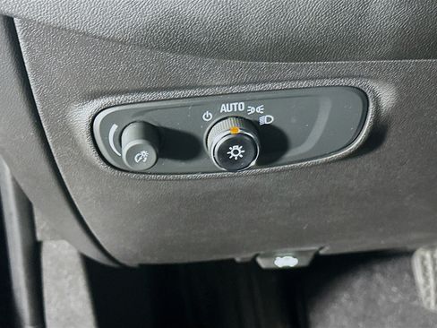 Used 2023 Chevrolet Equinox LT AWD/4WD image 16