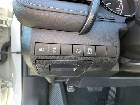 Used 2022 Toyota Camry SE image 21