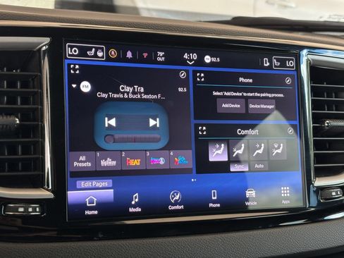 Used 2025 Chrysler Pacifica Select FWD image 18