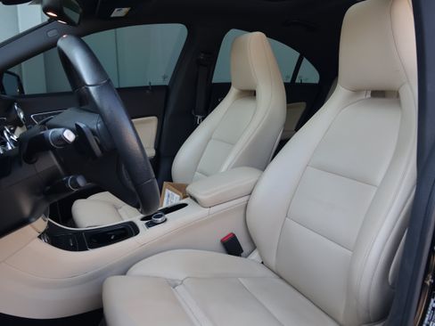 Used 2018 Mercedes-Benz CLA 250 4MATIC image 32