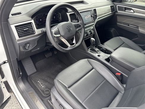 Used 2023 Volkswagen Atlas Cross Sport SE image 11