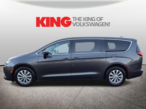 Used 2017 Chrysler Pacifica Touring w/ Tire & Wheel Group image 7