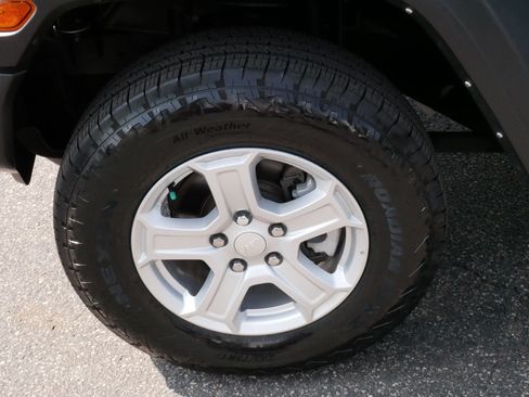 Used 2022 Jeep Wrangler Sport AWD/4WD image 15