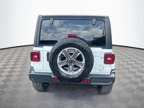 Used 2022 Jeep Wrangler Unlimited Sahara w/ LED Lighting Group AWD/4WD image 7