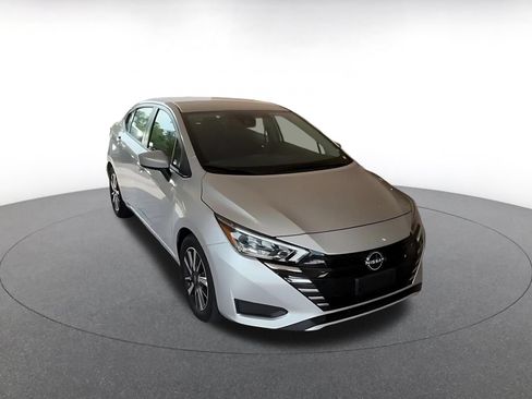 Used 2025 Nissan Versa SV FWD image 3