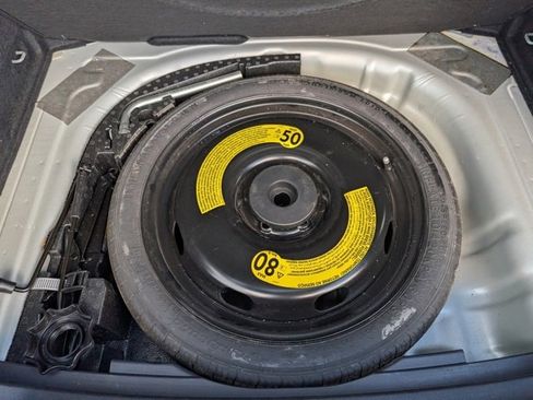 Used 2024 Volkswagen Taos SE image 28