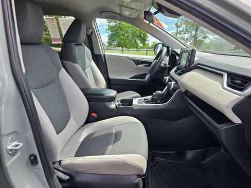 Used 2021 Toyota RAV4 XLE w/ XLE Grade Weather Package AWD/4WD image 10