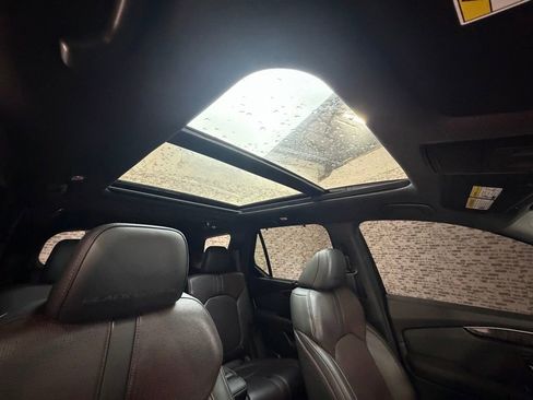 Used 2025 Honda Pilot Black Edition image 9