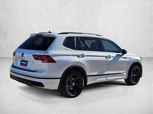 Used 2023 Volkswagen Tiguan SE R-Line image 5