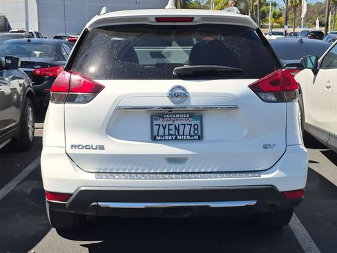 Used 2017 Nissan Rogue SV FWD image 3