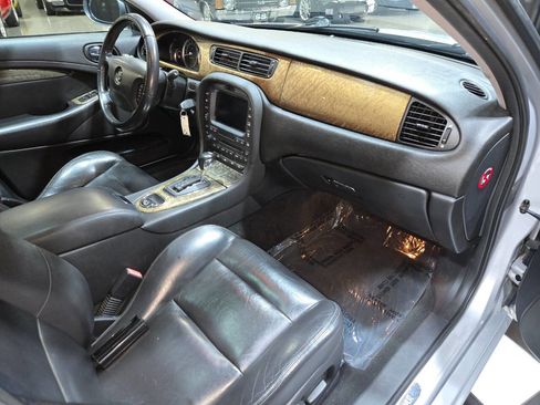 Used 2005 Jaguar S-TYPE R image 8