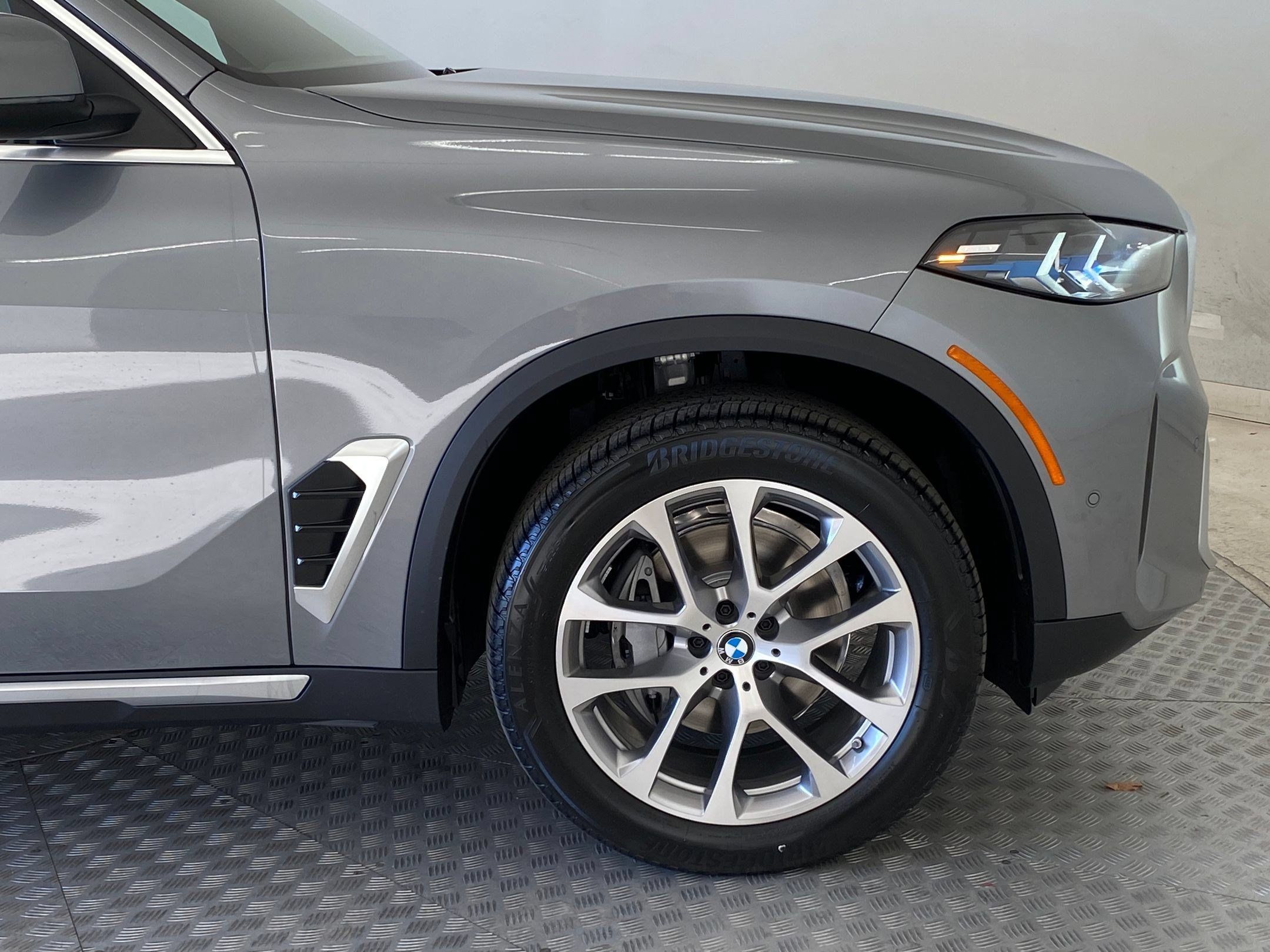 Used 2026 BMW X5 xDrive40i w/ Premium Package AWD/4WD image 12