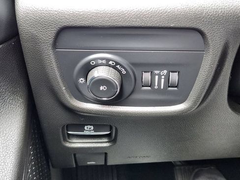 Used 2023 Jeep Grand Cherokee L Limited AWD/4WD image 20