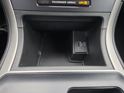 Used 2022 Ford Edge SE image 16