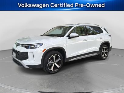 Certified 2025 Volkswagen Tiguan SE w/ Panoramic Sunroof Package