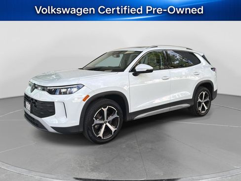 Certified 2025 Volkswagen Tiguan SE w/ Panoramic Sunroof Package image 1