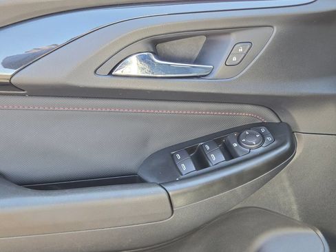 Used 2021 Chevrolet TrailBlazer RS w/ Technology Package FWD image 17