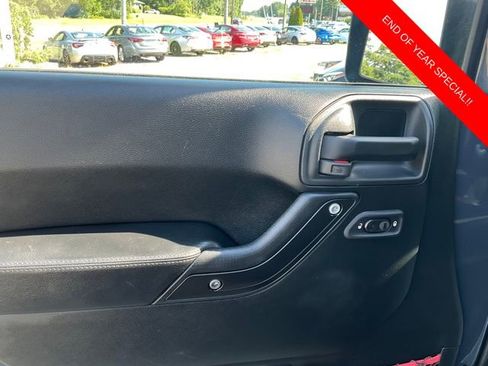 Used 2017 Jeep Wrangler Unlimited Rubicon image 12