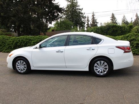 Used 2015 Nissan Altima 2.5 S w/ Power Driver Seat Package FWD image 12