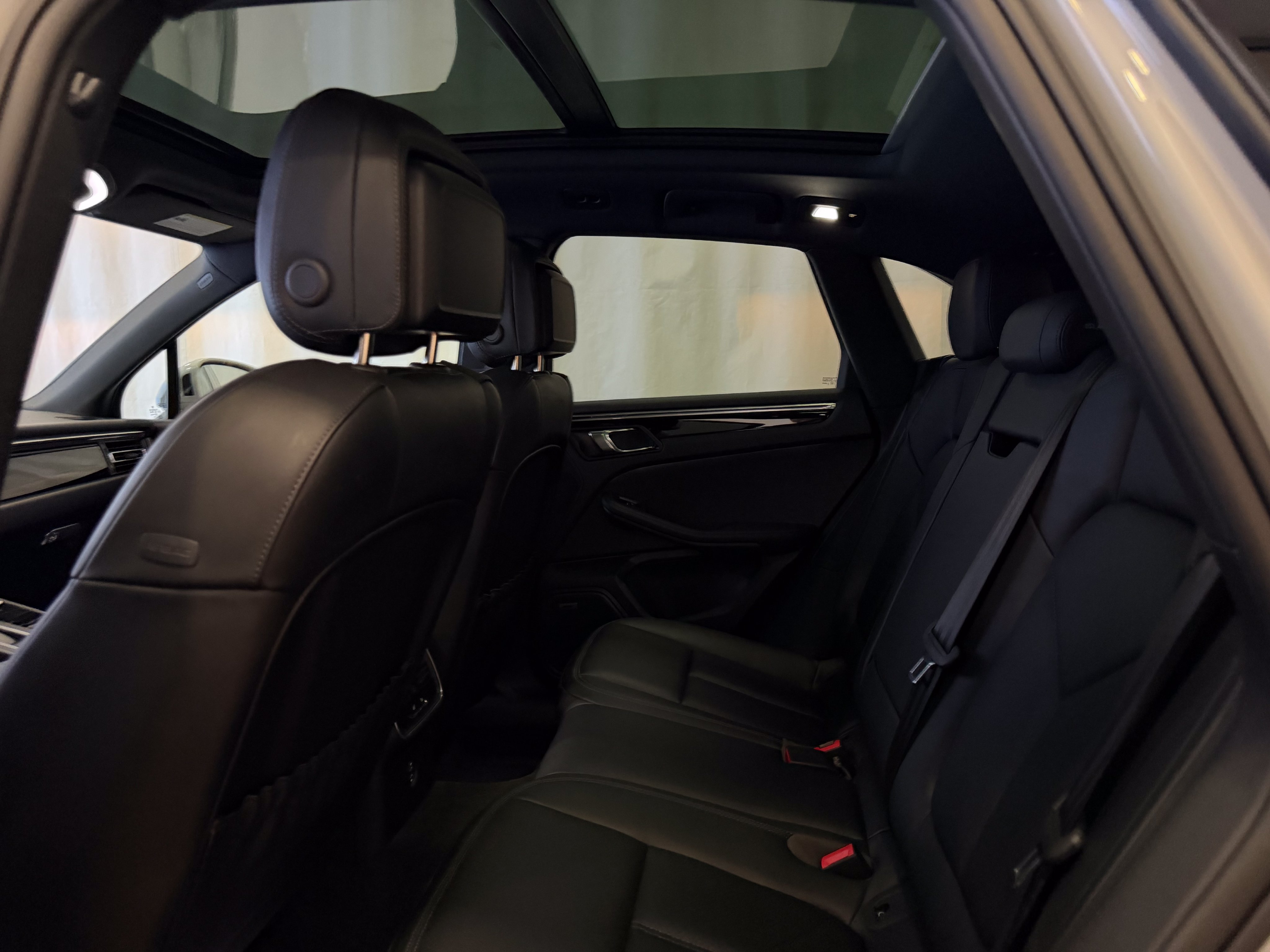 Certified 2026 Porsche Macan AWD/4WD image 25