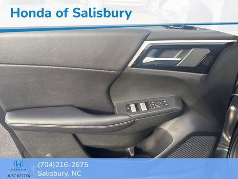 Used 2024 Mitsubishi Outlander SE image 8