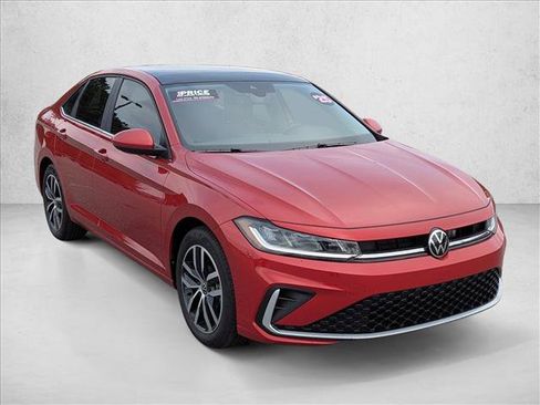 Certified 2025 Volkswagen Jetta SE w/ Sunroof Package FWD image 3