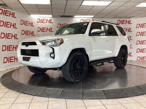 Used 2023 Toyota 4Runner SR5 Premium w/ Moonroof Package AWD/4WD image 3