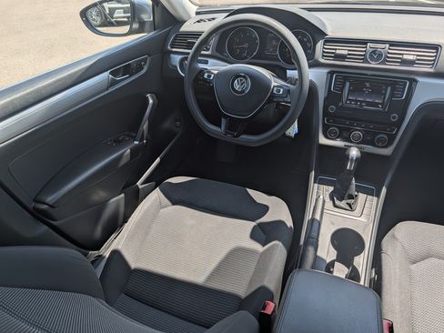 Used 2016 Volkswagen Passat 1.8T R-Line FWD image 9