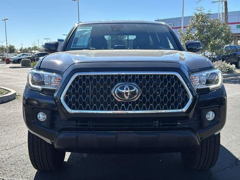 Used 2019 Toyota Tacoma TRD Off-Road image 2
