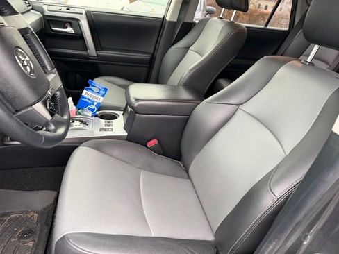 Used 2019 Toyota 4Runner SR5 Premium image 8