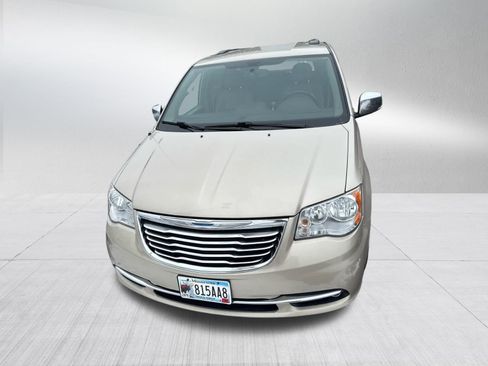Used 2015 Chrysler Town & Country Touring-L w/ Driver Convenience Group image 8