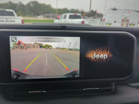 New 2025 Jeep Gladiator Mojave w/ Convenience Group image 14