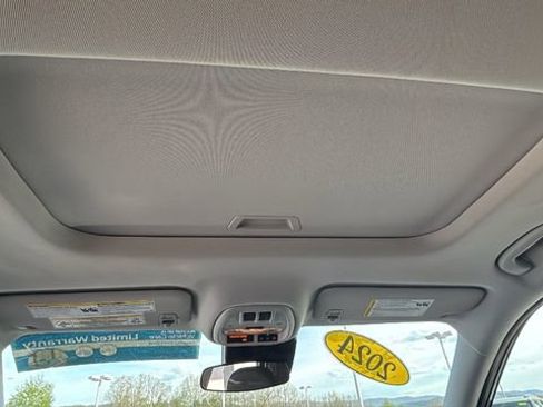 Used 2024 Chevrolet Trax ACTIV w/ Sunroof Package FWD image 21