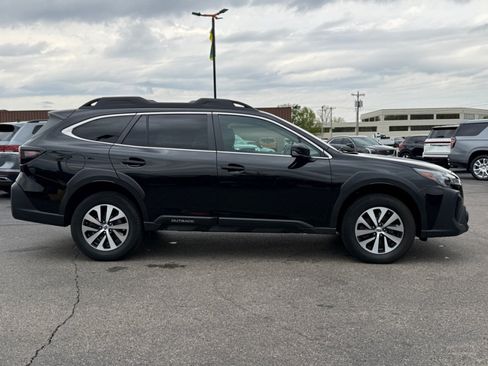 Used 2024 Subaru Outback Premium AWD/4WD image 9