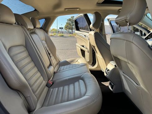 Used 2017 Ford Fusion SE w/ Fusion SE Technology Package image 17