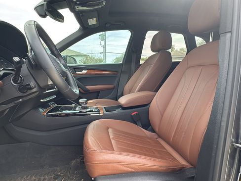 Used 2023 Audi Q5 2.0T Premium w/ Convenience Package image 9