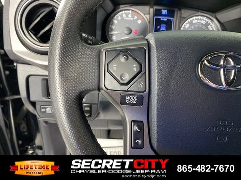 Used 2017 Toyota Tacoma TRD Sport w/ Tow Package (A/T) AWD/4WD image 14