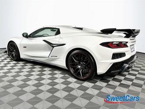 Used 2023 Chevrolet Corvette Z06 RWD image 13