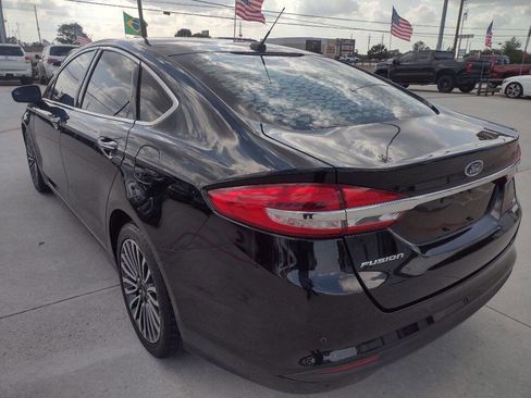 Used 2018 Ford Fusion SE w/ Fusion SE Technology Package image 5