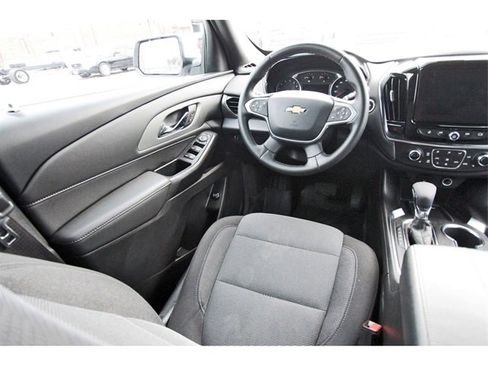Used 2024 Chevrolet Traverse LT image 7
