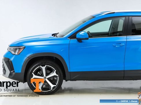 Used 2025 Volkswagen Taos SEL image 3