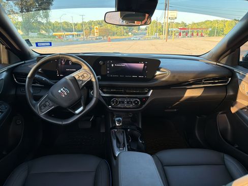 Used 2024 Buick Envista Sport Touring w/ Convenience I Package FWD image 6