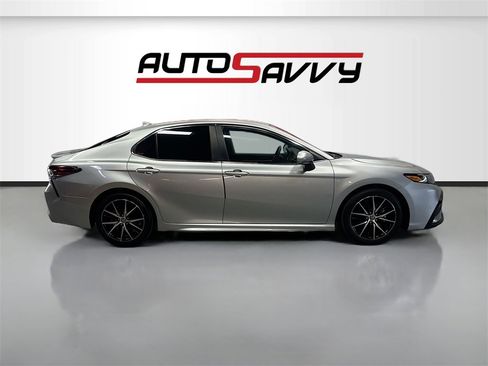 Used 2023 Toyota Camry SE image 8