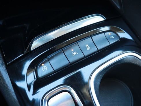 Used 2023 Buick Envision Essence image 17