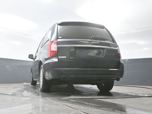 Used 2013 Chrysler Town & Country Touring image 54